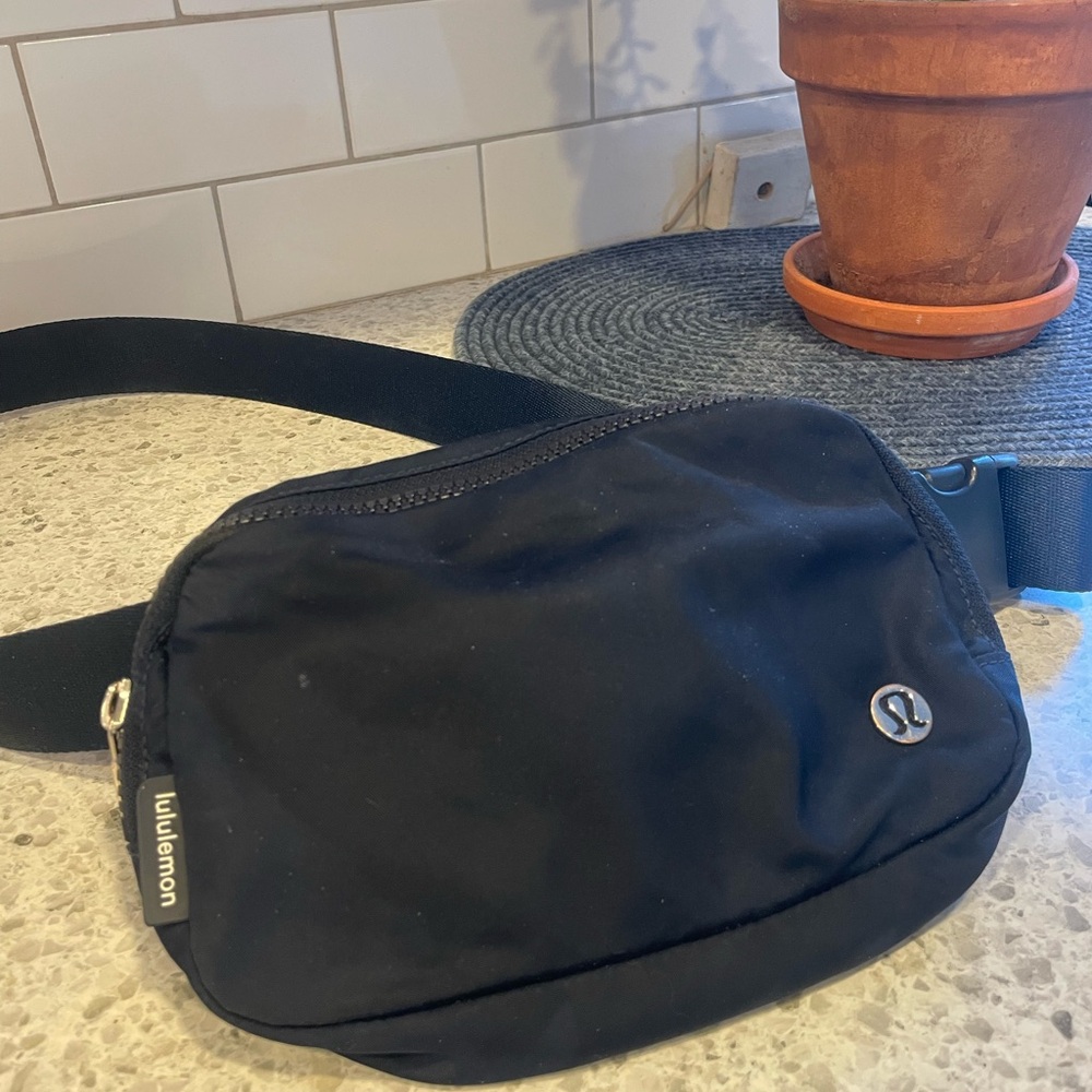 lululemon athletica navy blue Belt Bag Sleek Design
